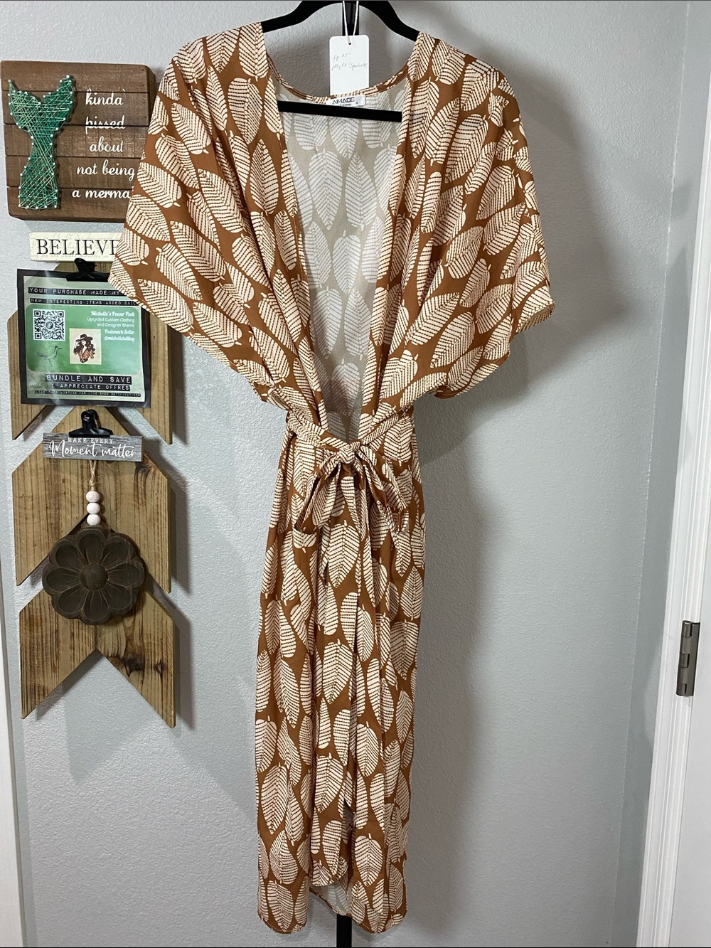 Women’s Leaf-Print Kimono Robe in Tan and White